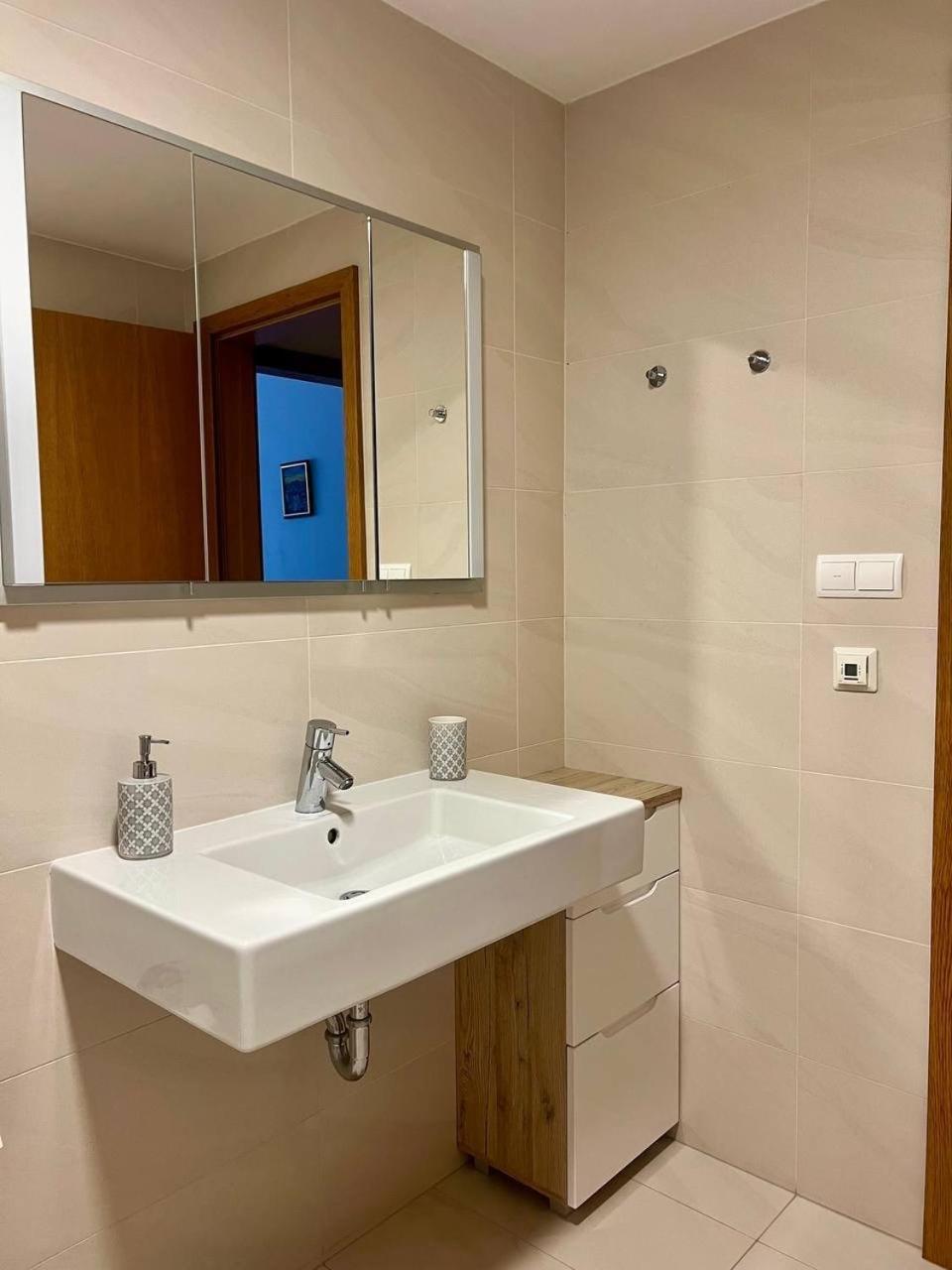 Pronajem Bytu V Luxusnim Rezidencnim Komplexu * Prague
