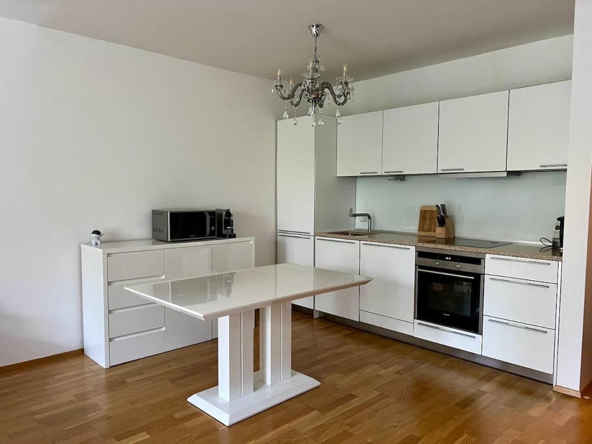 Pronajem Bytu V Luxusnim Rezidencnim Komplexu Apartment Prague