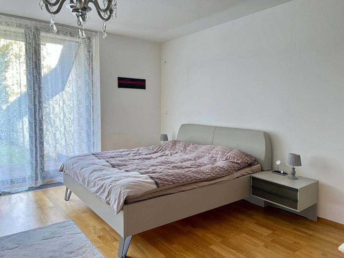 Apartment Pronajem Bytu V Luxusnim Rezidencnim Komplexu Prague